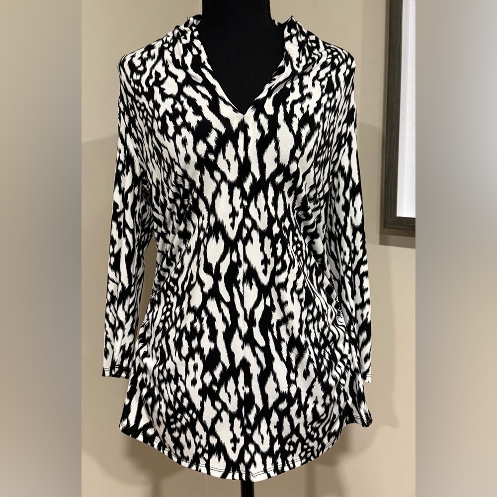 Vince Camuto Black and White Abstract Blouse